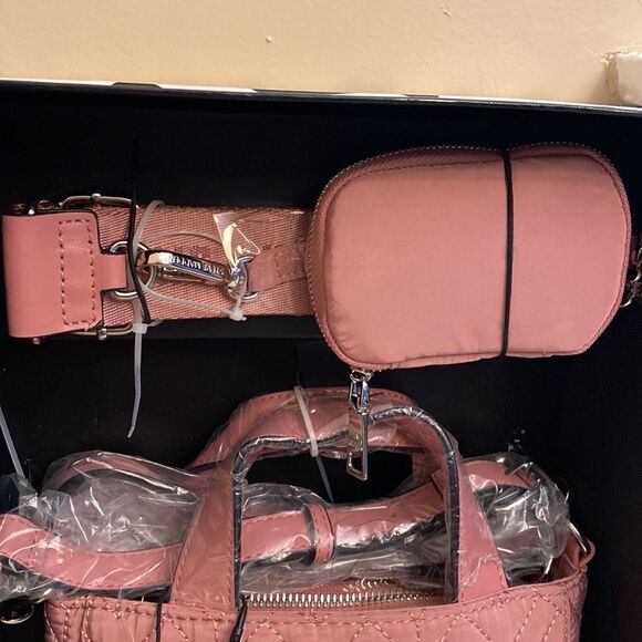 NWT Steve Madden Tote/Crossbody w/ AirPod Case and Hat- 3pc Gift Set - Mauve - Picture 7 of 15